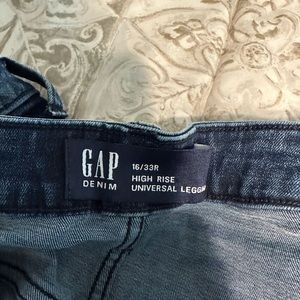 GAP HIGH RISE UNIVERSAL LEGGING